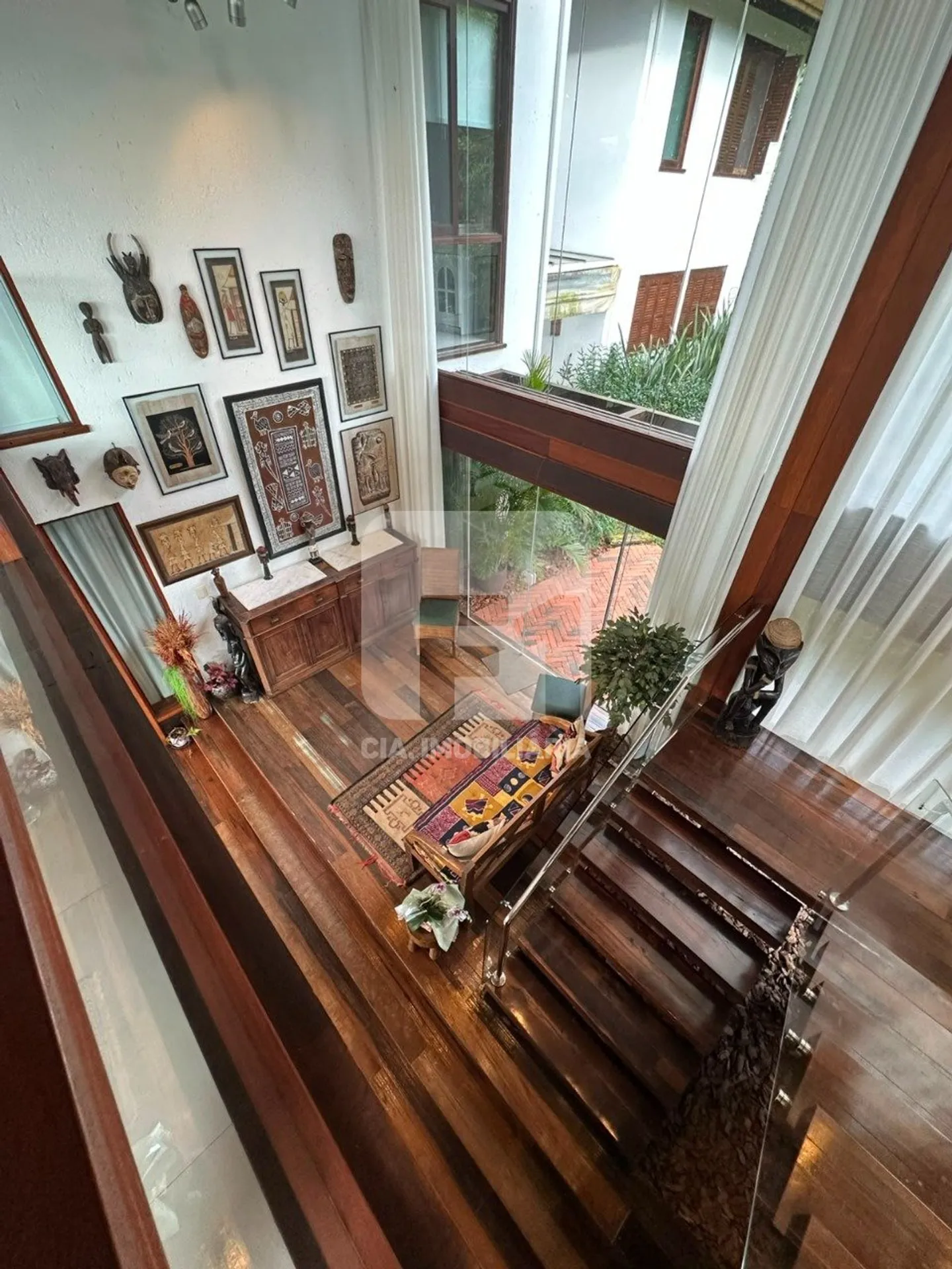 Furnished house with 6 bedrooms and 650 m² total — photo 36