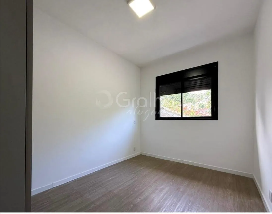 3-bedroom apartment with a glass-enclosed balcony — photo 22