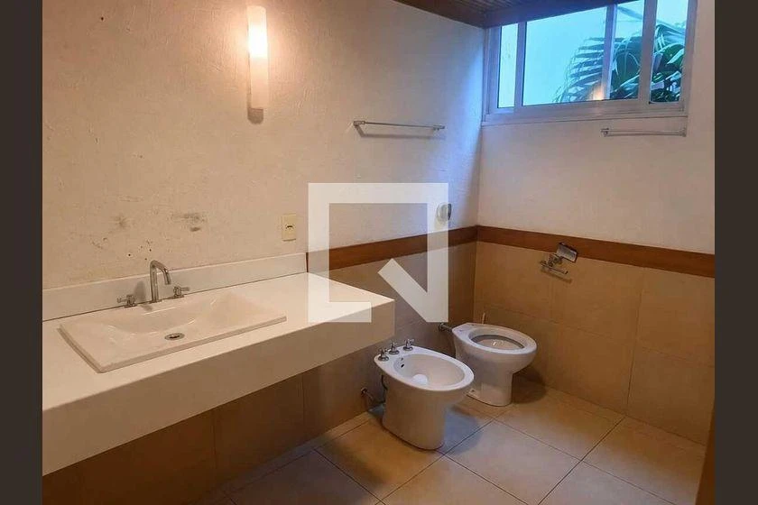 255 m² apartment with 3 bedrooms and 5 bathrooms — photo 15