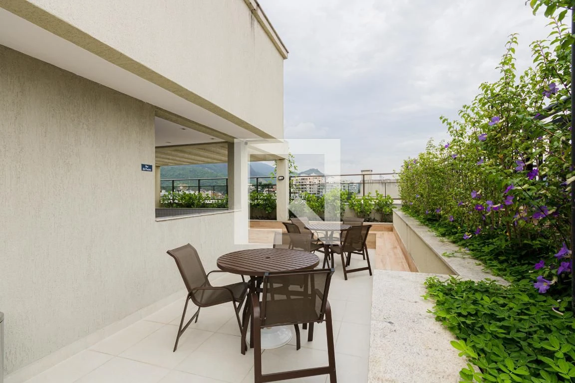 One-bedroom apartment with a mountain view in Rio de Janeiro — photo 12
