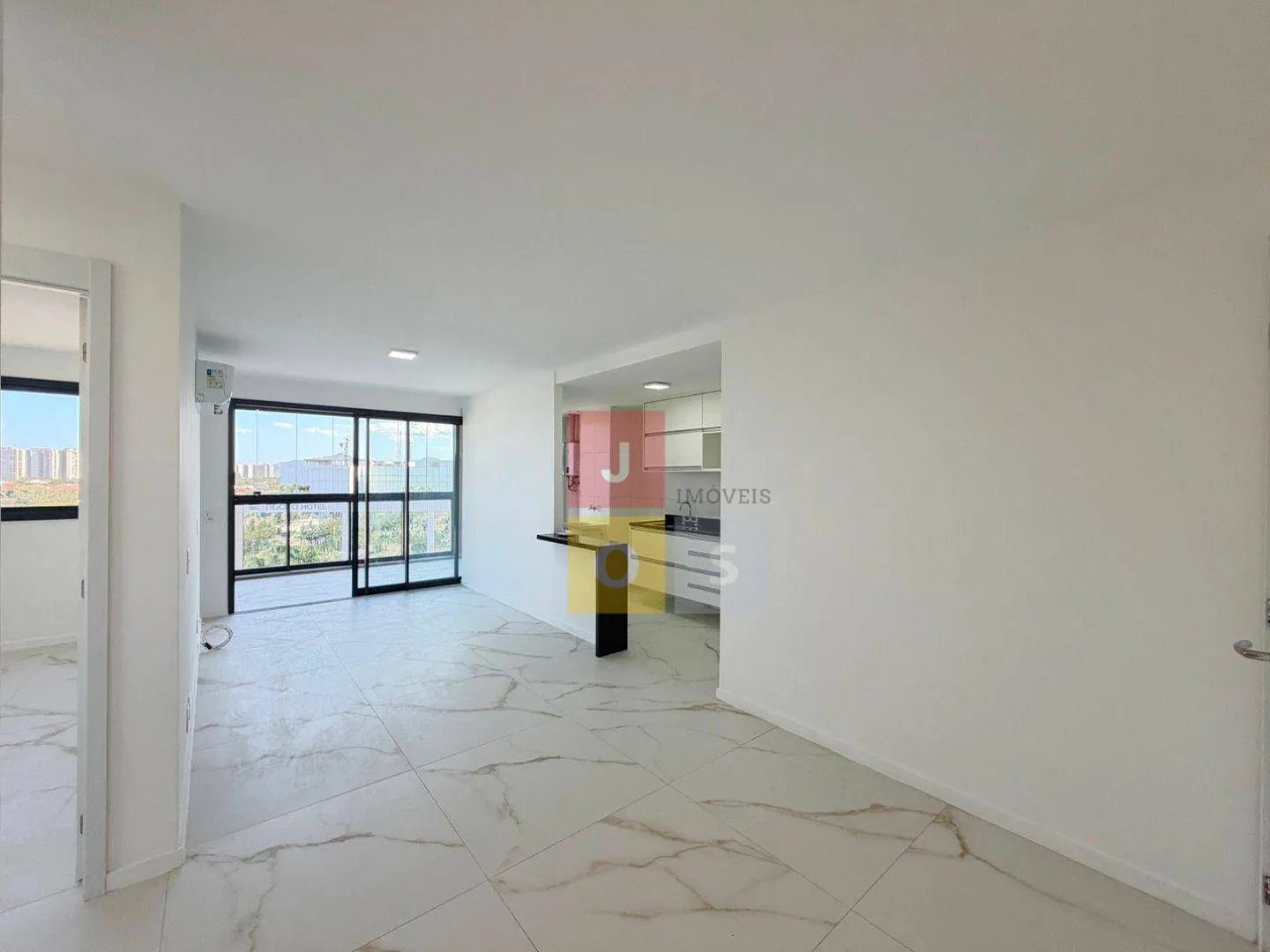80 m² apartment with 2 bedrooms and a glass balcony — photo 2