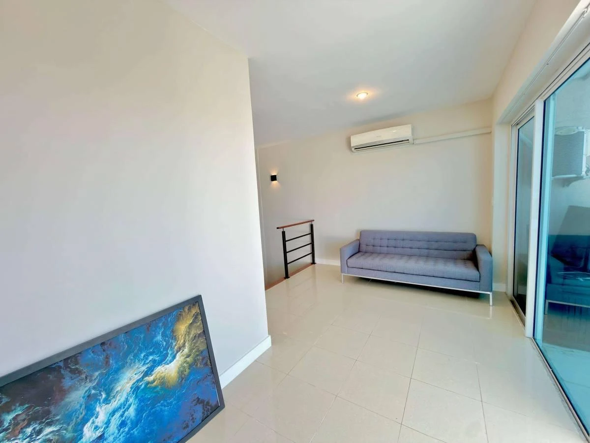 3-bedroom apartment in a building with a gym — photo 22