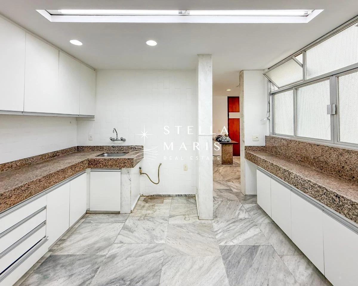 Unfurnished 225 m² apartment with 3 bedrooms — photo 2