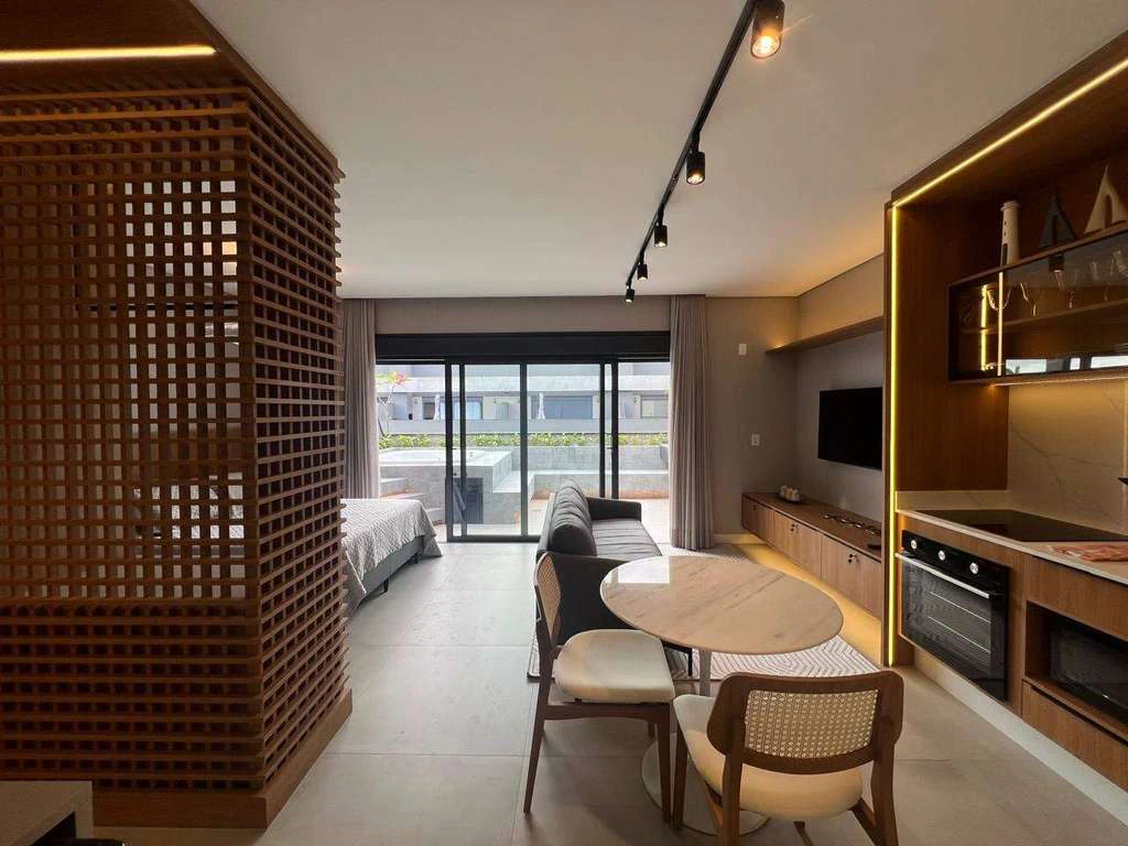 Furnished 1-bedroom apartment with open-plan kitchen