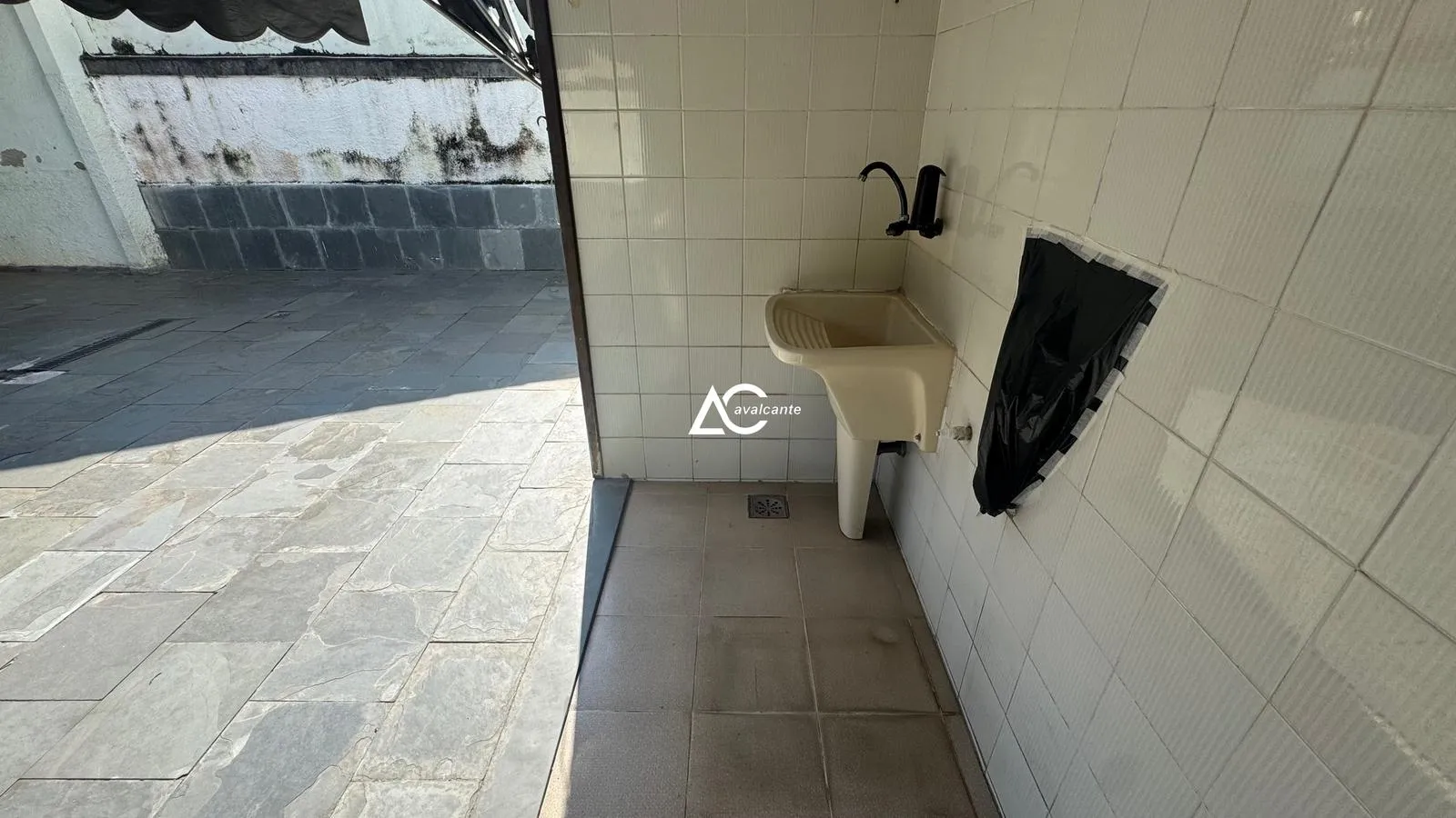 Furnished duplex house with 4 bedrooms and 600 m² — photo 58