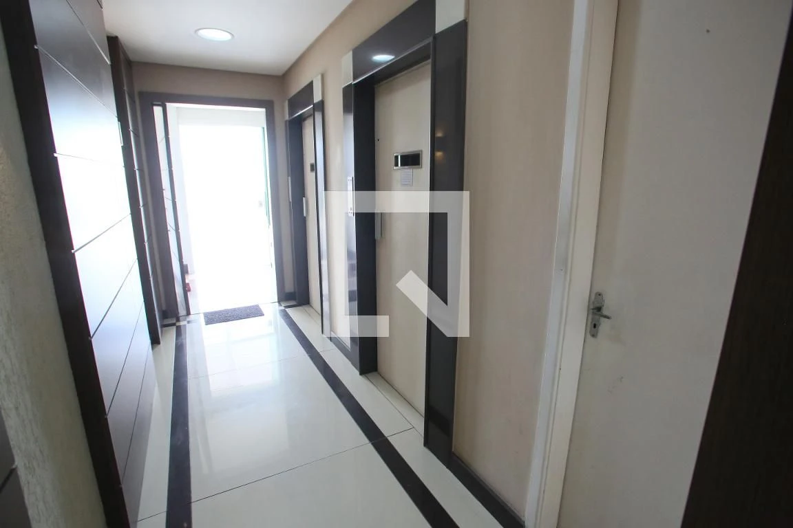 Furnished apartment with 3 bedrooms and a closed kitchen — photo 60