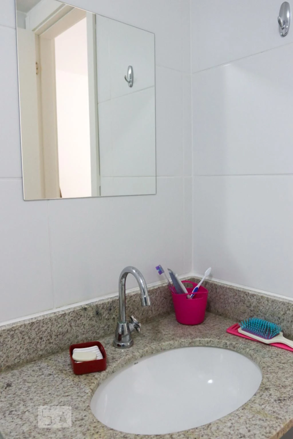 Furnished 2-bedroom apartment with 2 bathrooms and parking — photo 31