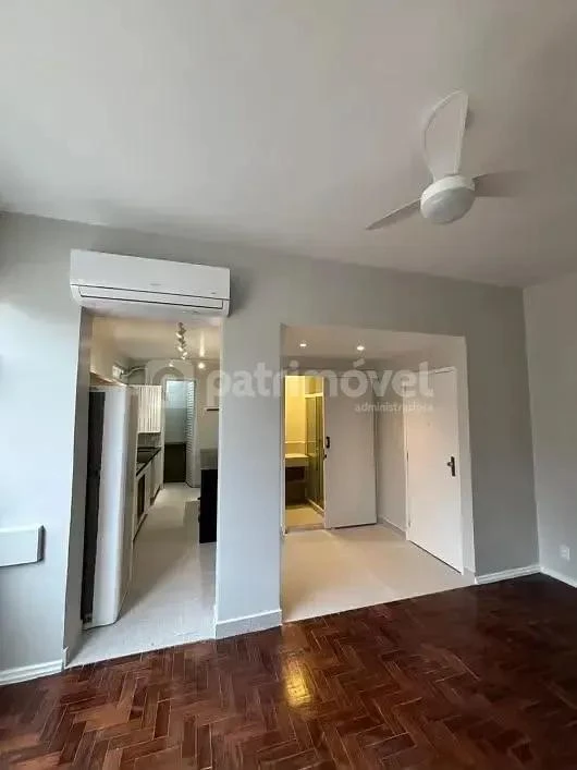 Wood or laminate floors in a 2-bedroom apartment, 70 m² — photo 12
