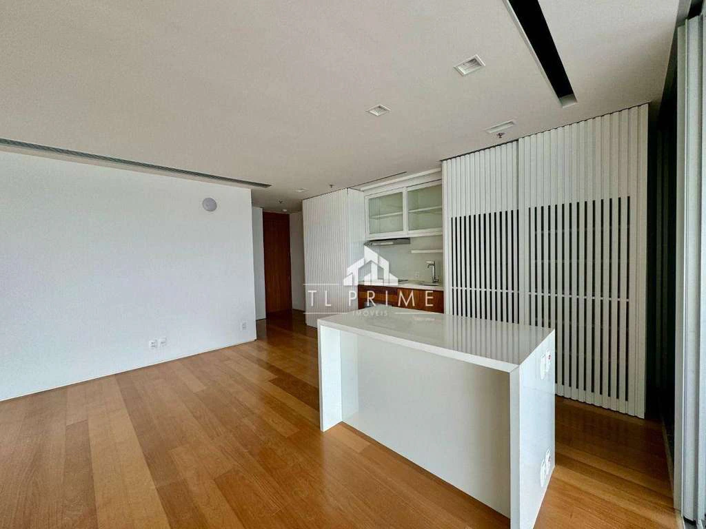 Furnished 1-bedroom apartment with an enclosed balcony — photo 13
