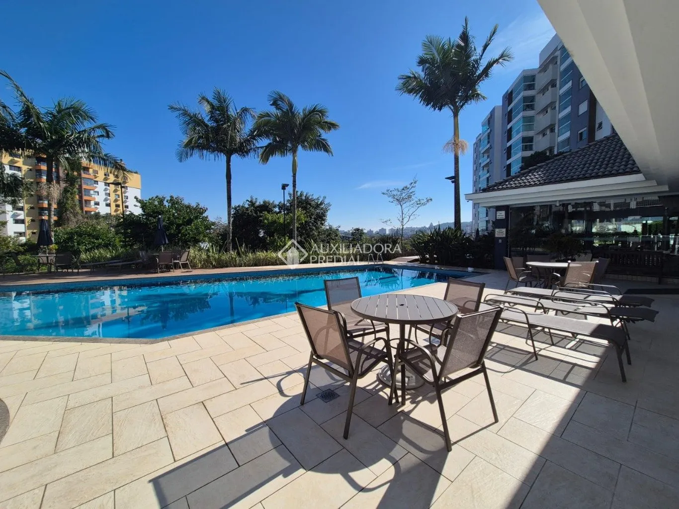 Furnished apartment with 3 bedrooms and 137 m² — photo 10