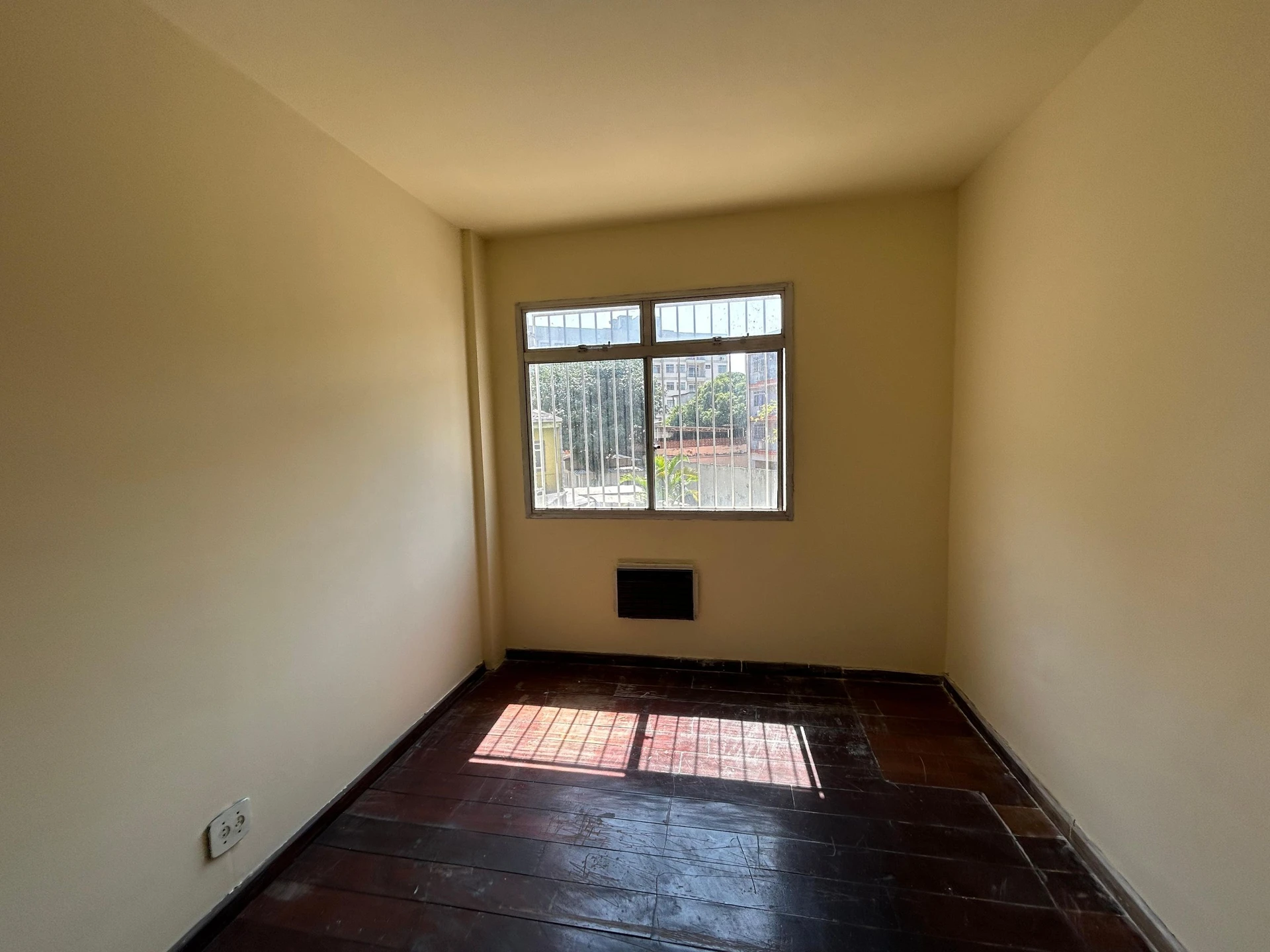 Деревянный пол или ламинат и 2 спальни: квартира 80 м² — photo 24