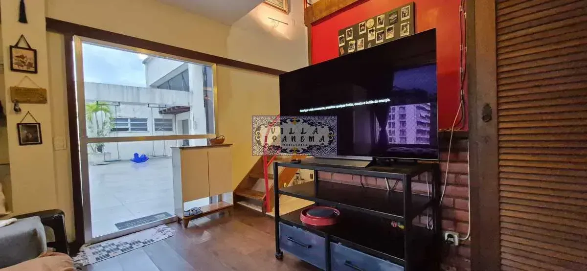350 m² penthouse with 5 bedrooms and a glass balcony — photo 50