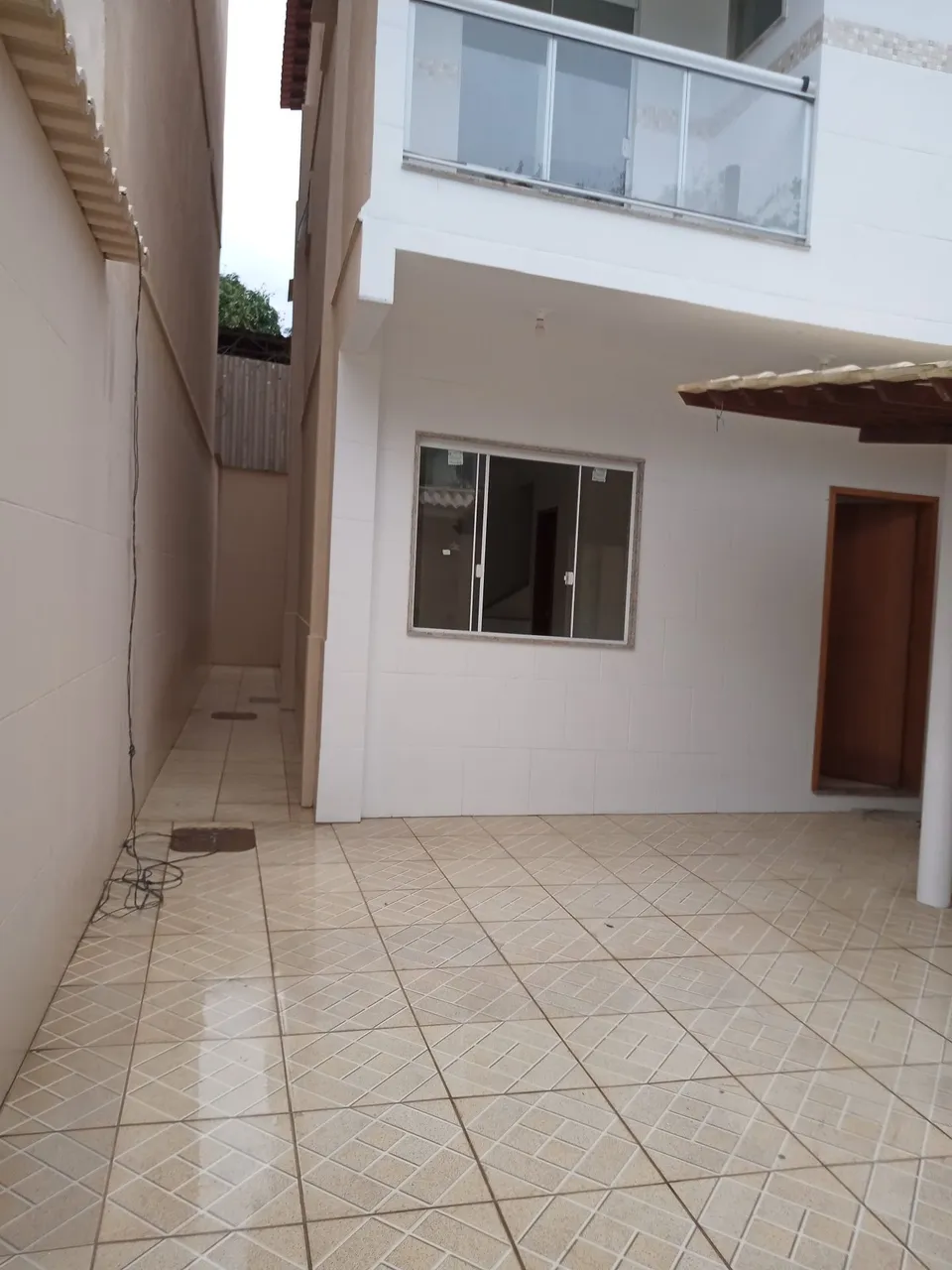 Balcony with a grill in a 3-bedroom house, 135 m² — photo 10