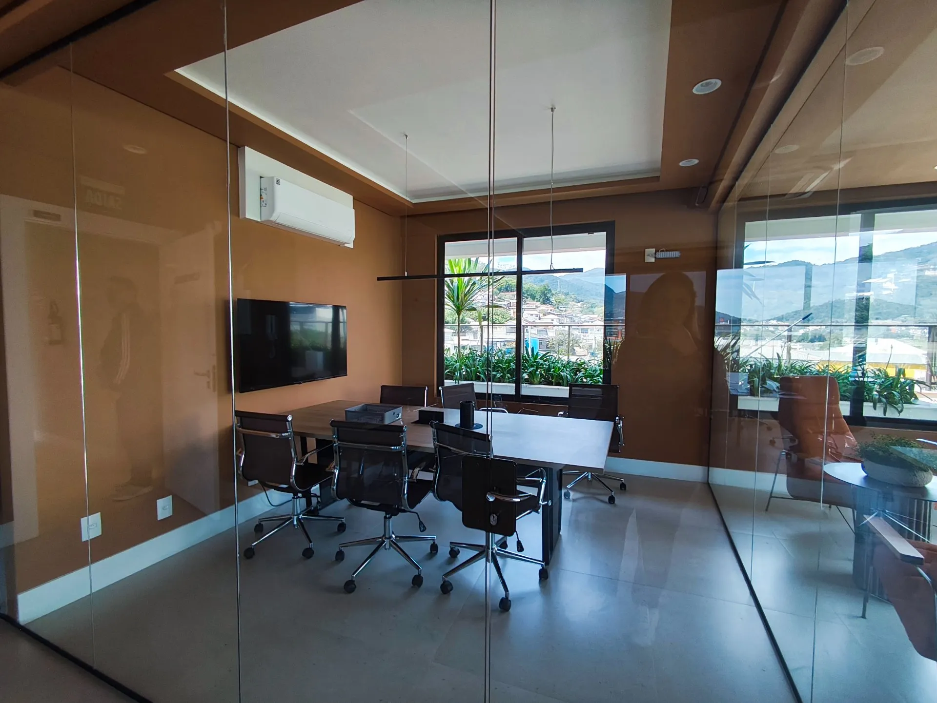 One-bedroom apartment in a building with a heated pool — photo 17