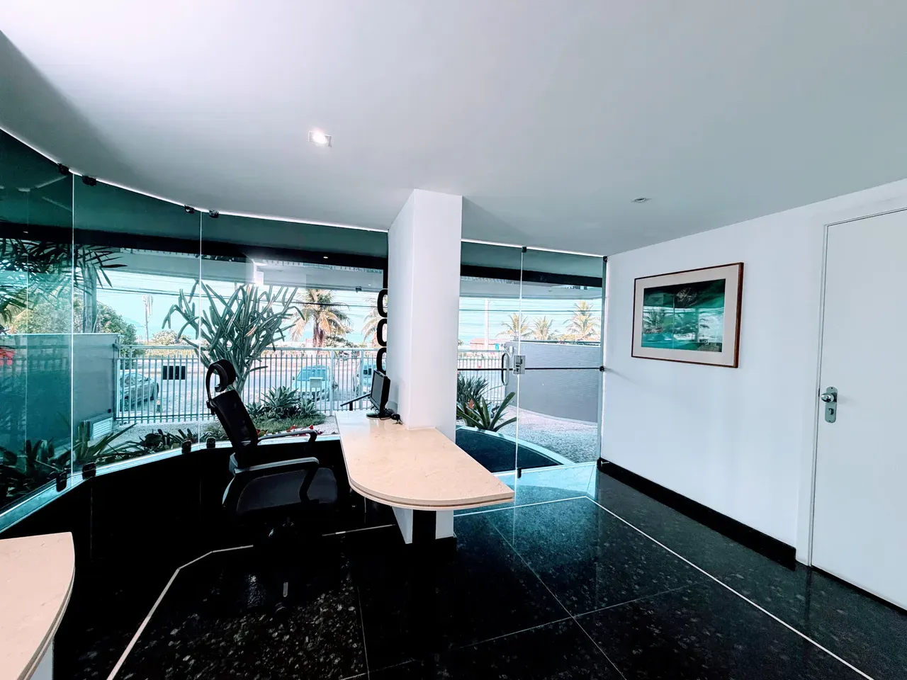 3-bedroom apartment with glass-enclosed balcony and 4 baths — photo 31
