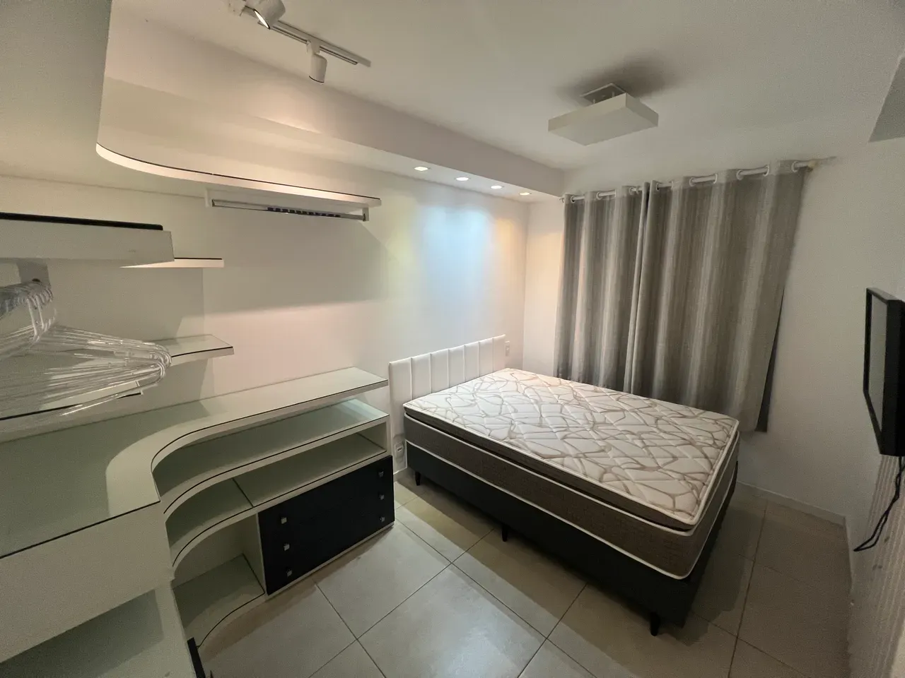 Мебльована квартира 46 м² з 1 спальнею-сюїтом — photo 15
