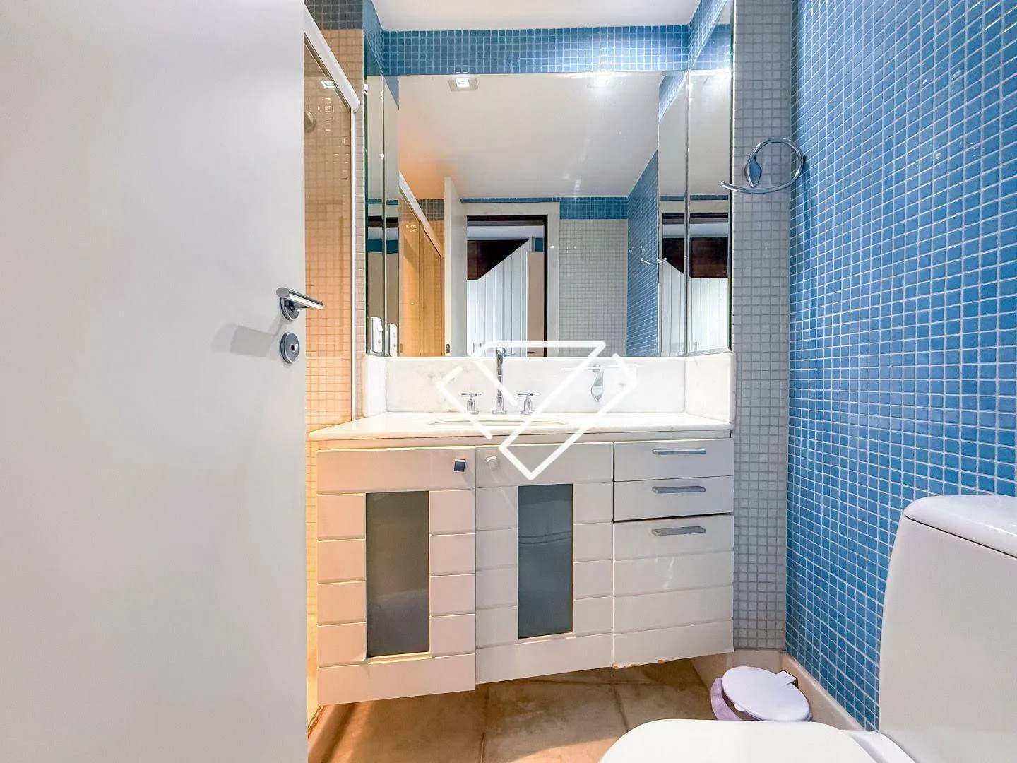 Furnished apartment with 4 en-suites and 258 m² — photo 31