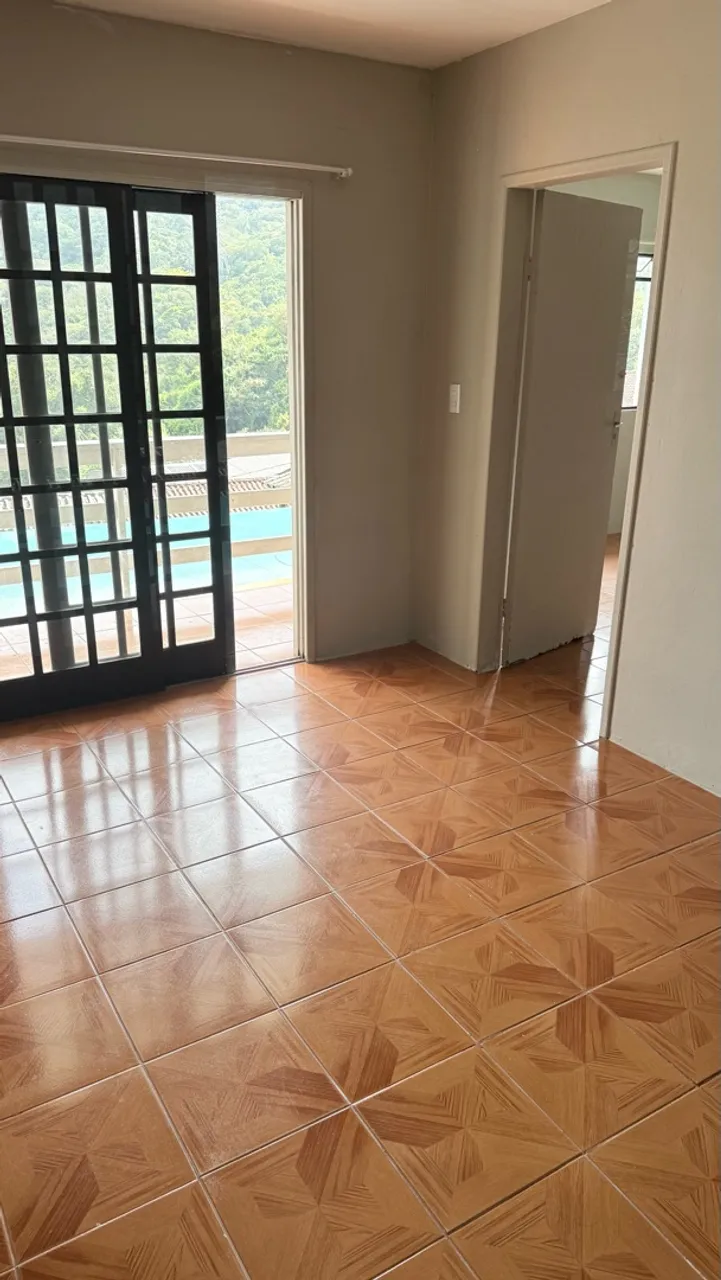 2-bedroom house with a mountain view in Florianópolis