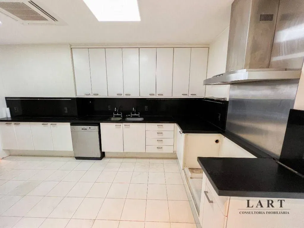 Apartamento com 3 dormitórios e 264 m² com 3 vagas — photo 37