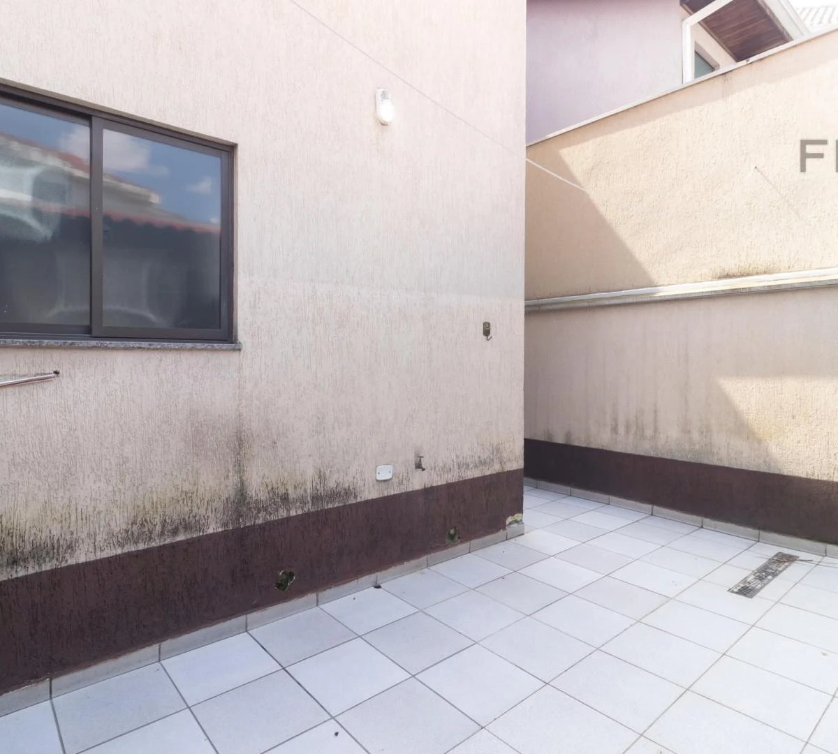4-bedroom house with a bathtub in Curitiba — photo 13