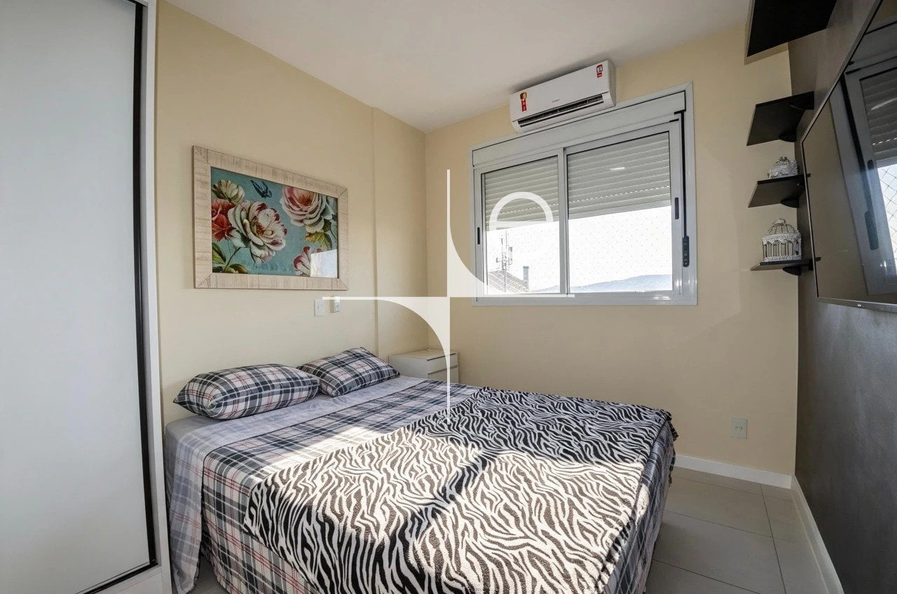 Furnished apartment, 85 m², with a glass-enclosed balcony — photo 3