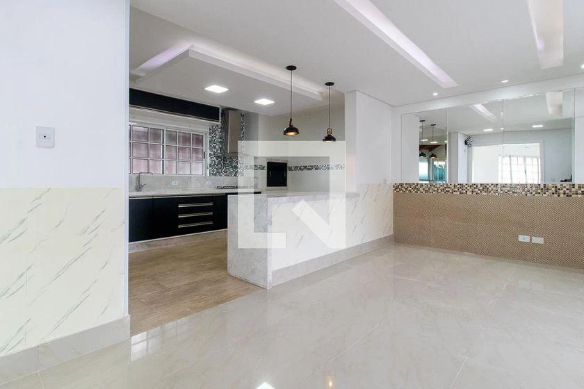 3-bedroom house with a glass-enclosed balcony — photo 2