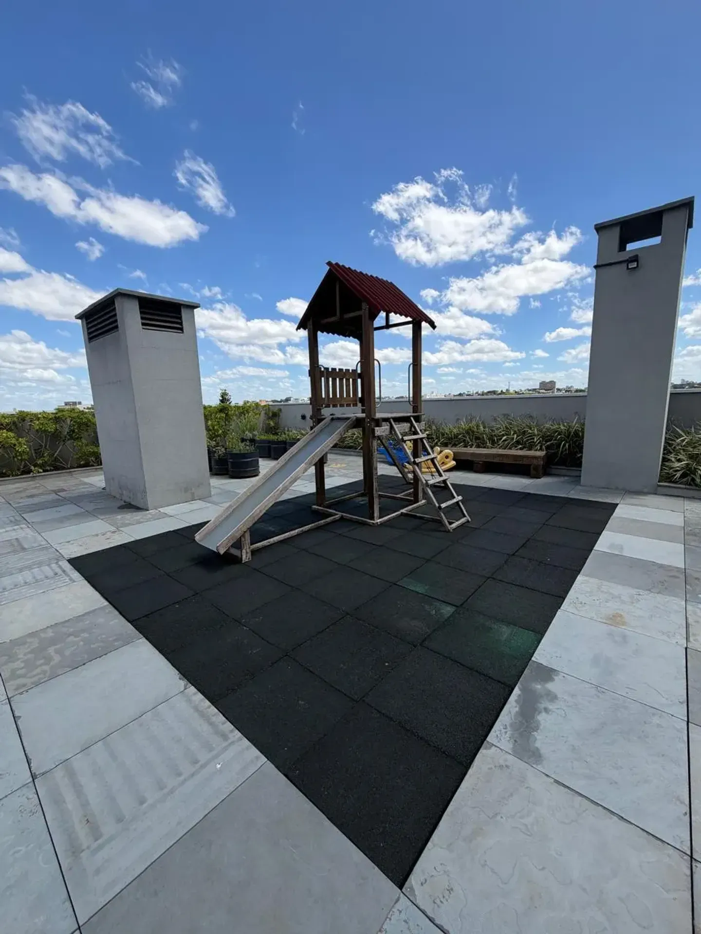Furnished 1-bedroom apartment with balcony and barbecue — photo 34