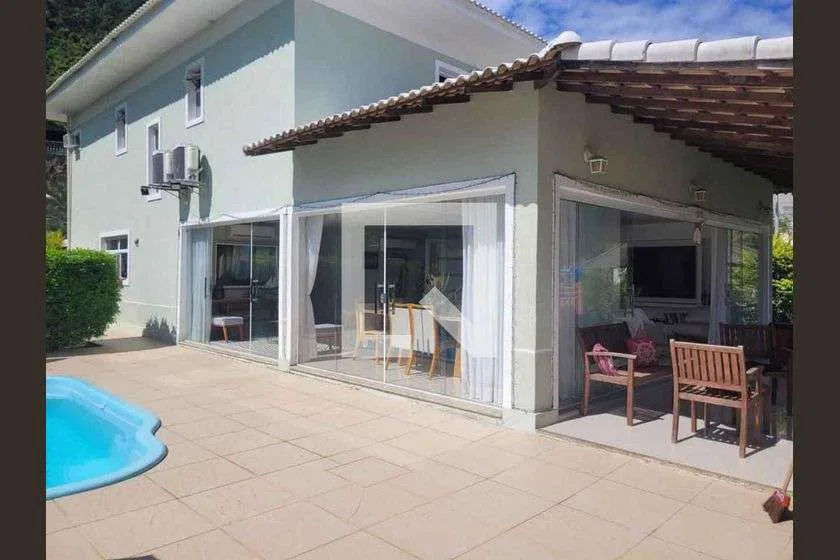 Floor-to-ceiling windows in a 6-bedroom house, 290 m² — photo 16