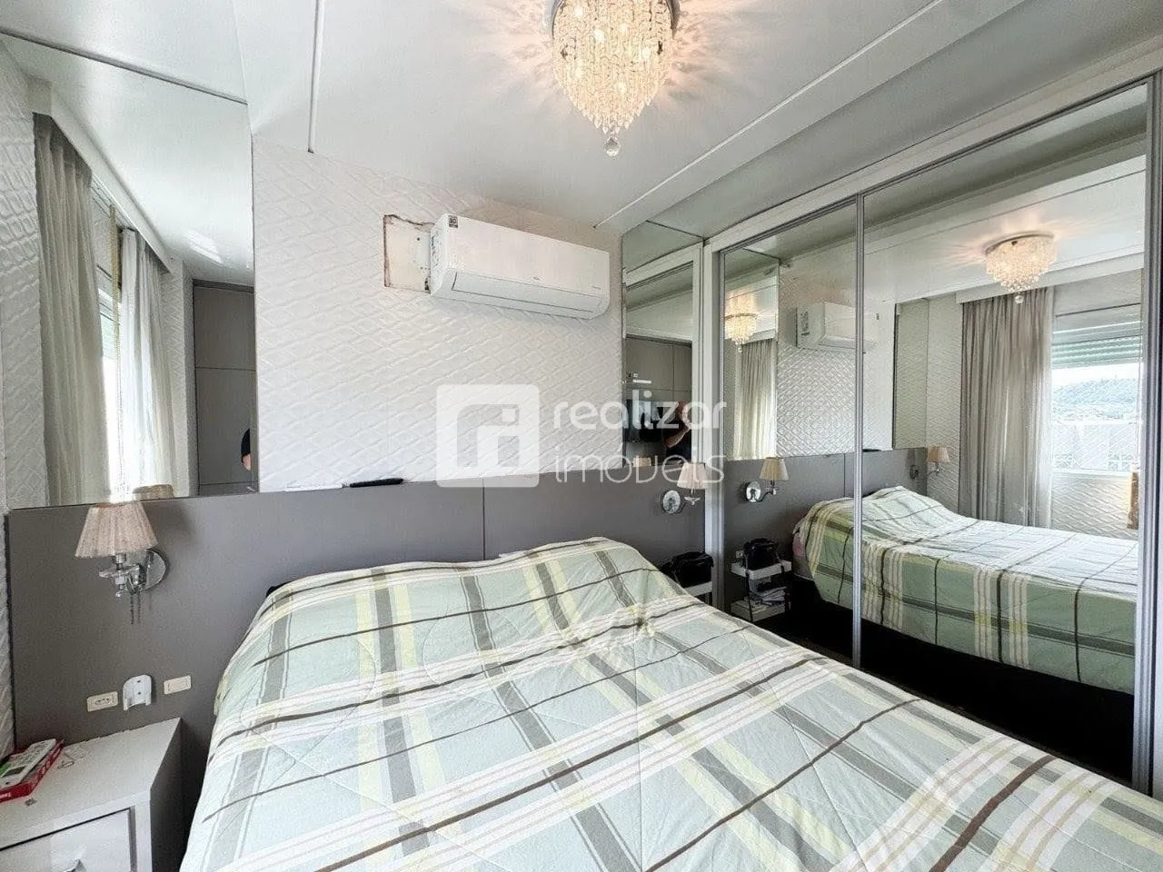 Balcony with a grill in a 3-bedroom apartment, 94 m² — photo 20