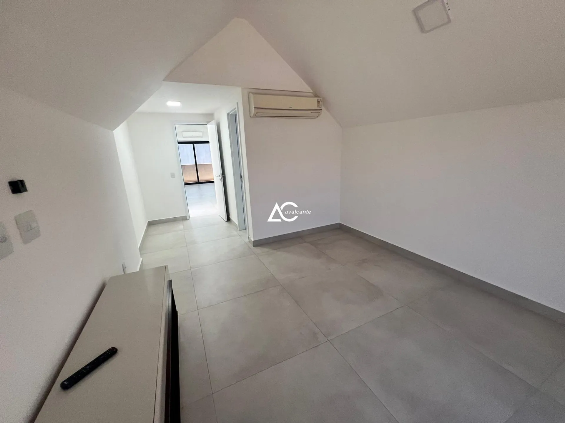 Unfurnished house with 5 bedrooms and 5 bathrooms — photo 41