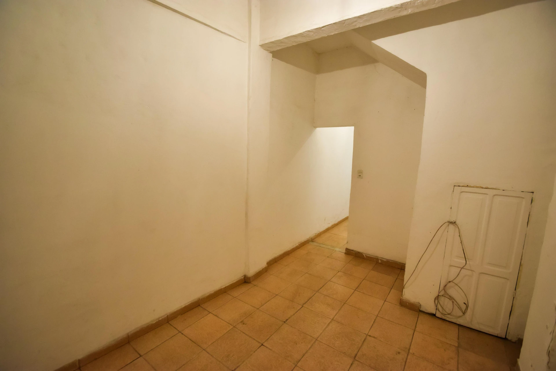 Unfurnished studio with no parking and 1 bedroom — photo 20