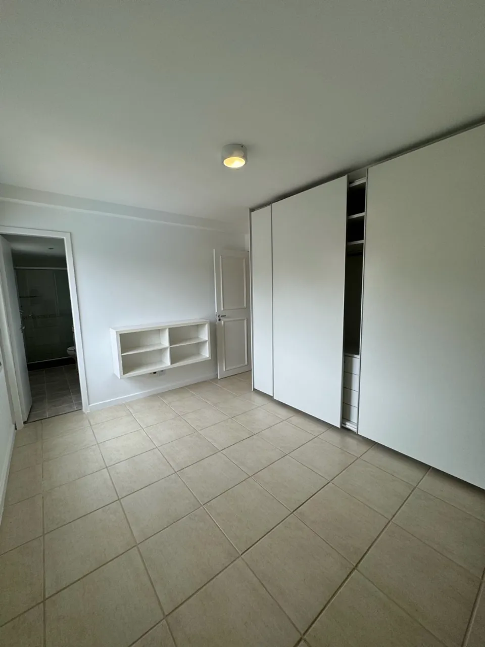3-bedroom apartment in a building with a gym — photo 14