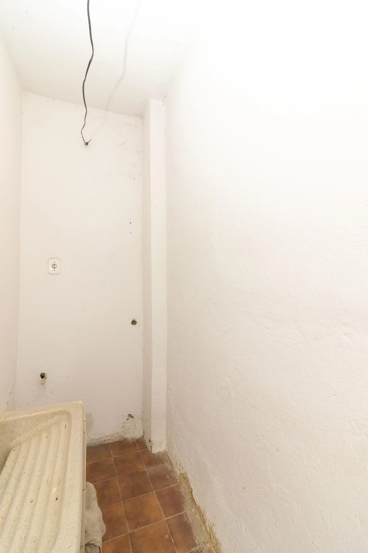 Rental house with no parking, 1 bedroom and 1 bathroom — photo 2