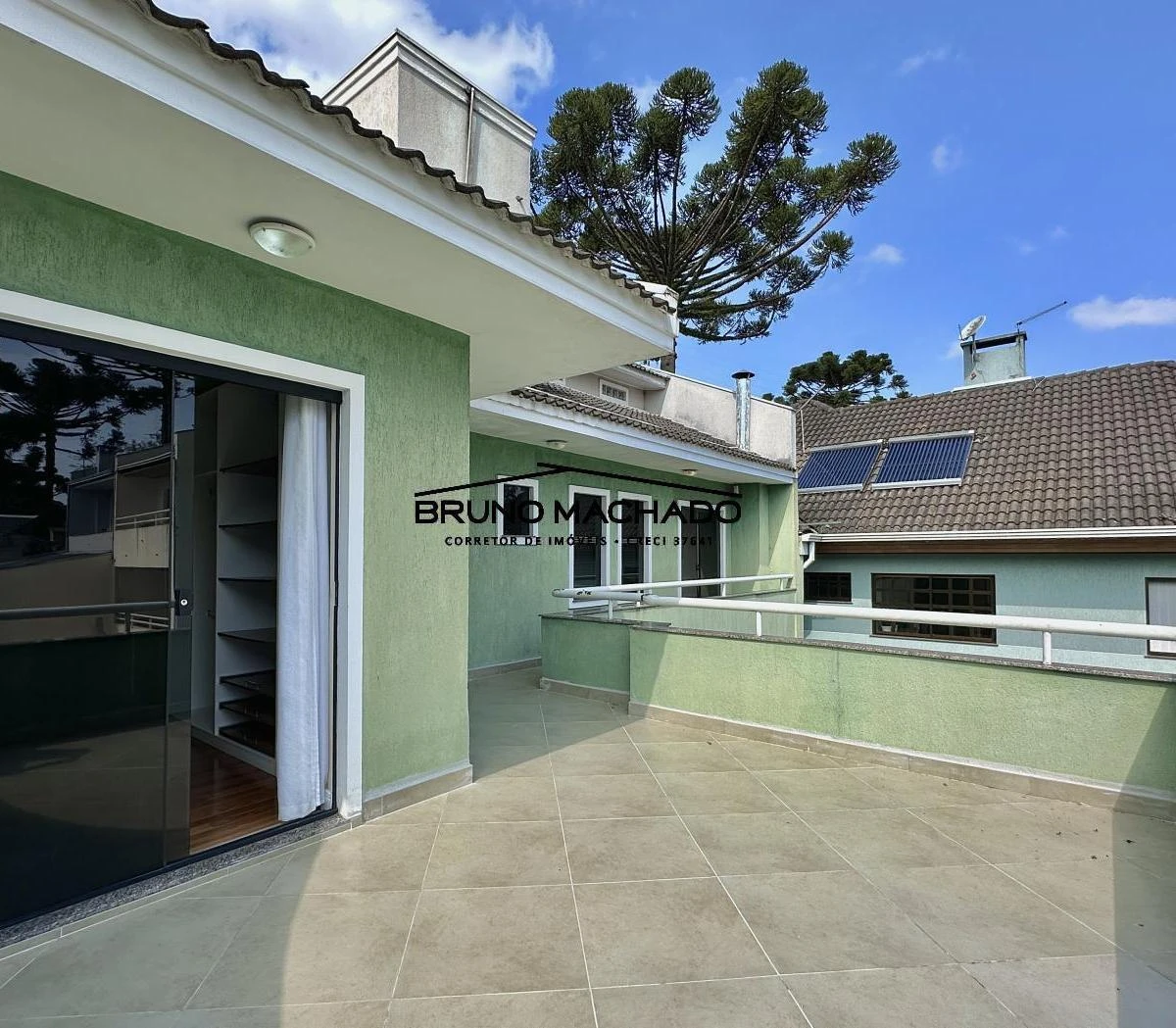 3-bedroom house with a walk-in closet in Curitiba — photo 18
