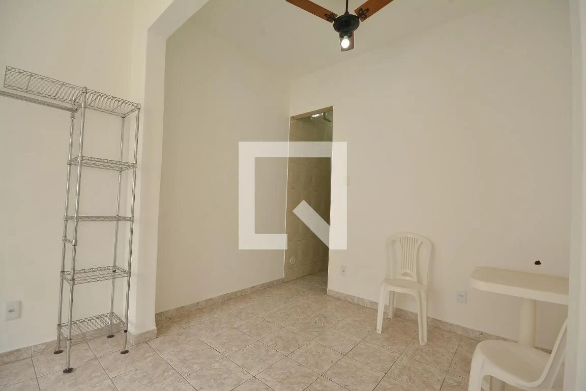 Apartamento sem mobília com vista da janela e 1 quarto — photo 19