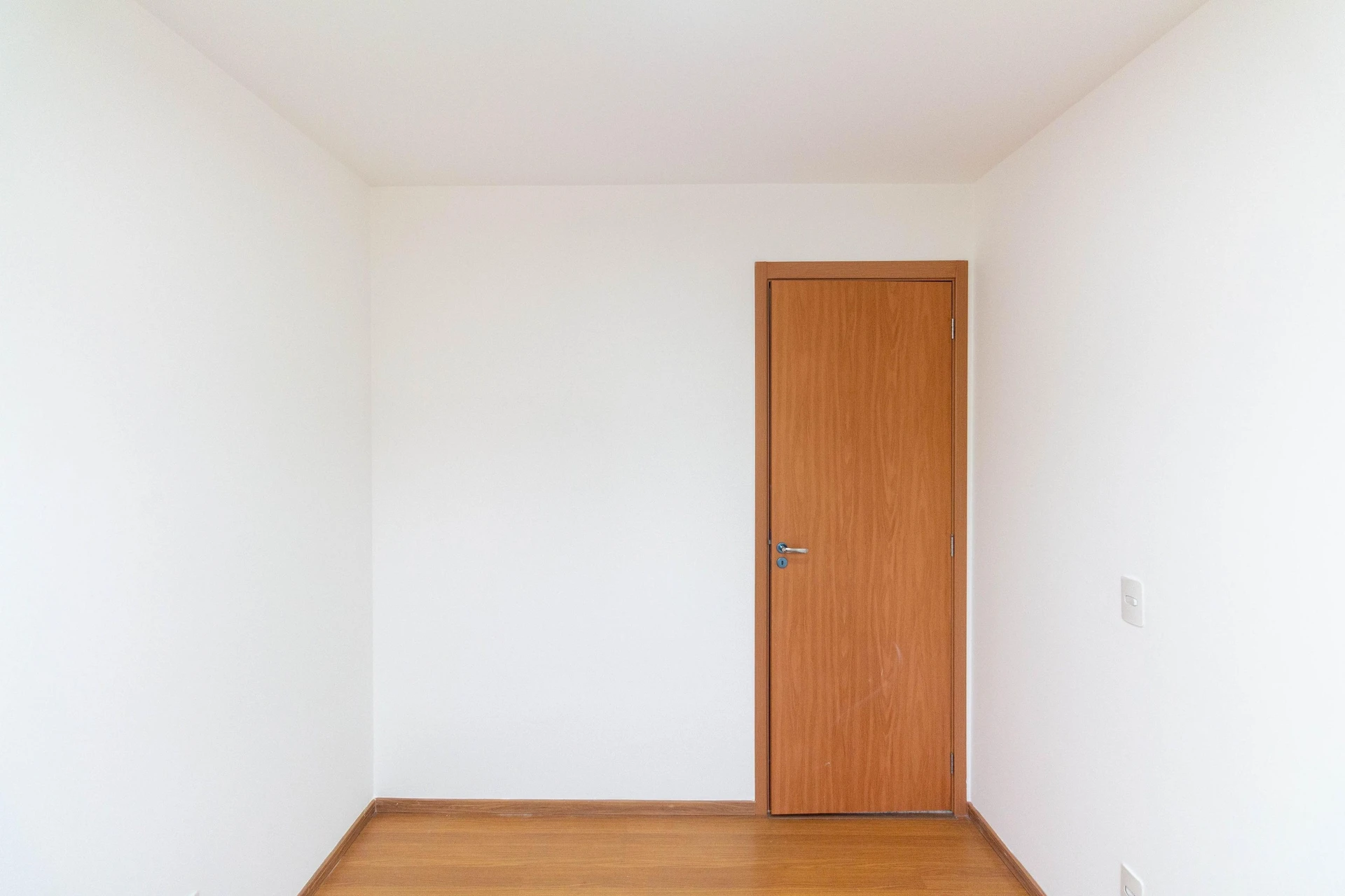 2-bedroom apartment in a building with a gym — photo 16