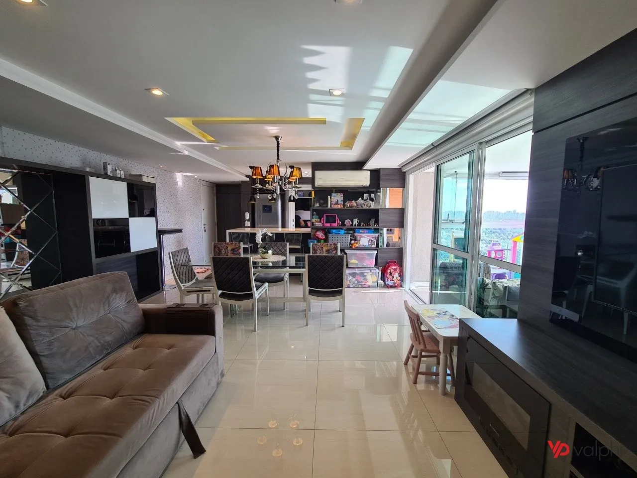 Furnished 2-bedroom apartment with enclosed balcony — photo 7