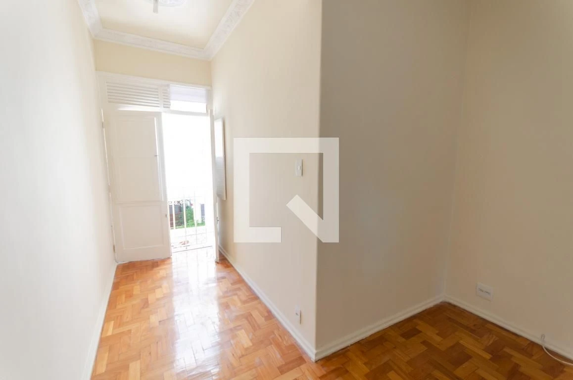 2-bedroom apartment with wood or laminate floors — photo 28
