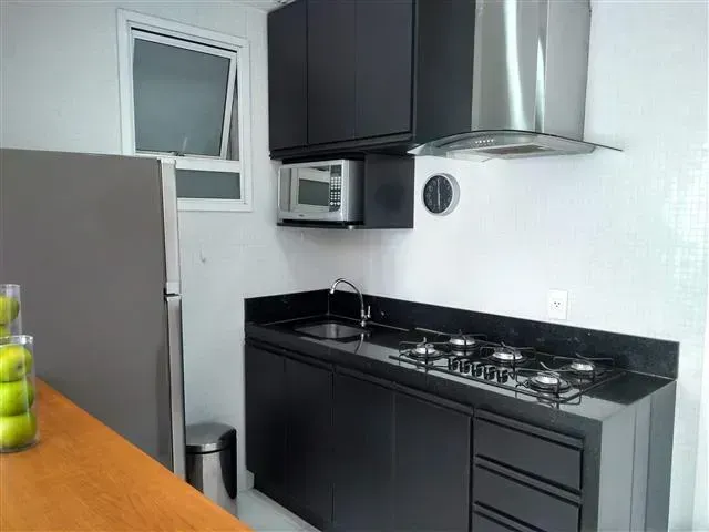 Furnished 1-bedroom apartment with an outdoor pool — photo 4