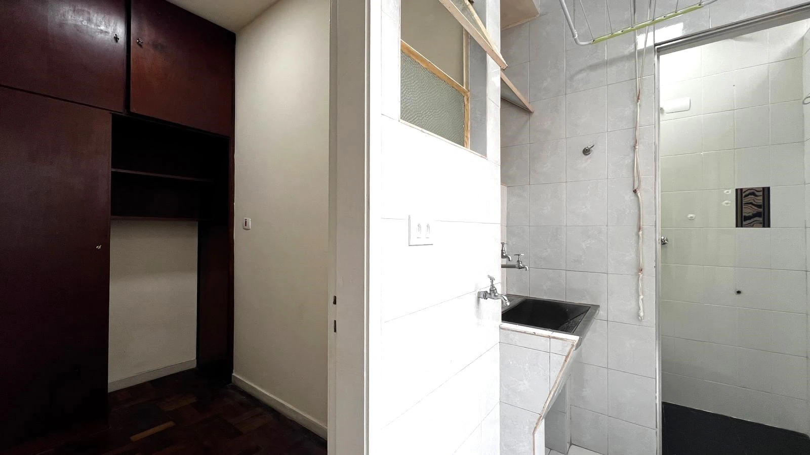 3-bedroom apartment with wood or laminate floors in Curitiba — photo 23