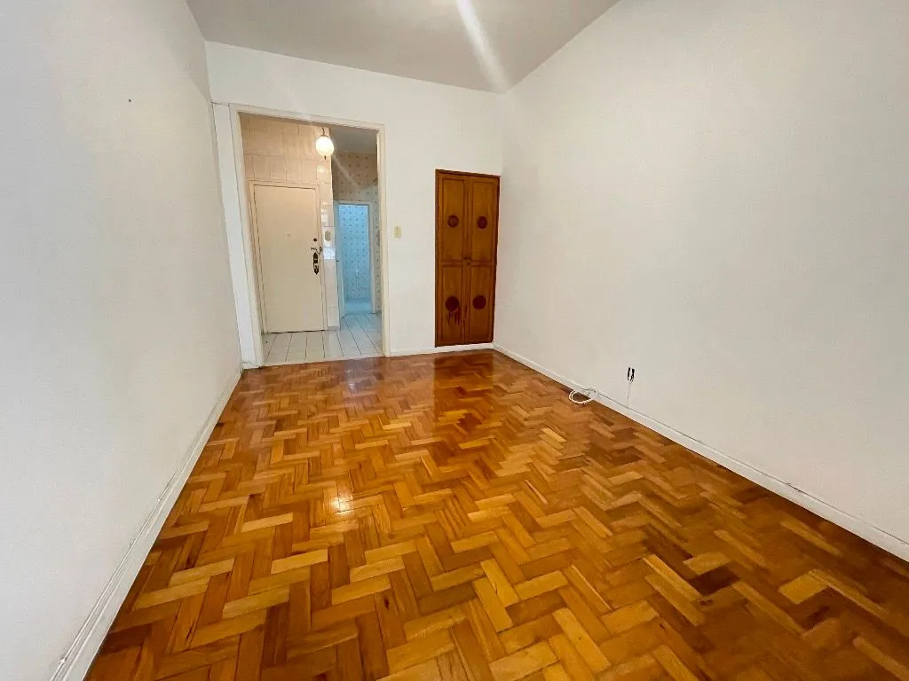 Wood or laminate floors in a 2-bedroom apartment, 75 m² — photo 17