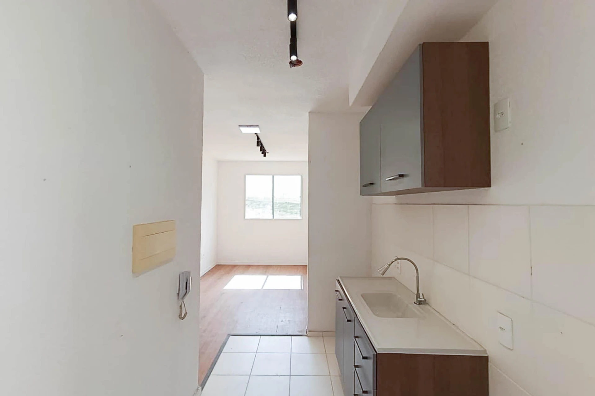 Незмебльована квартира з 2 спальнями, 1 ванною і кухнею окремо — photo 2