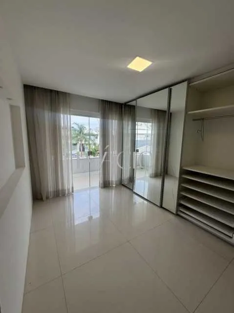Jacuzzi in a 4-bedroom house, 300 m² — photo 13