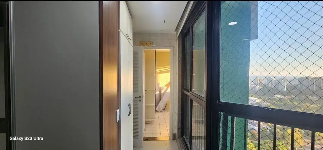 Apartment with 3 bedrooms and city plus water views — photo 3