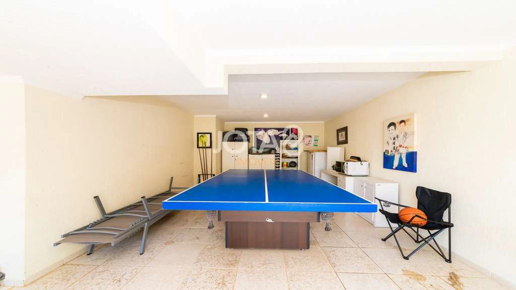 House with 4 en-suite bedrooms and 380 m² with 4 parking — photo 5
