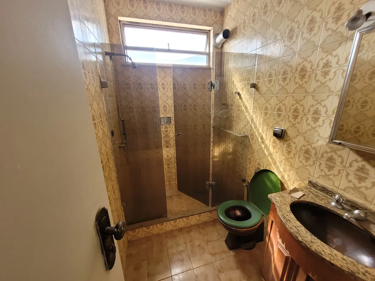 Квартира з 2 спальнями та дерев'яною підлогою або ламінатом — photo 8