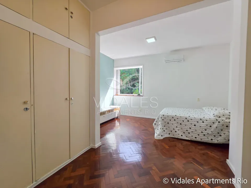 Furnished 715 m² apartment with 4 en-suite bedrooms — photo 32