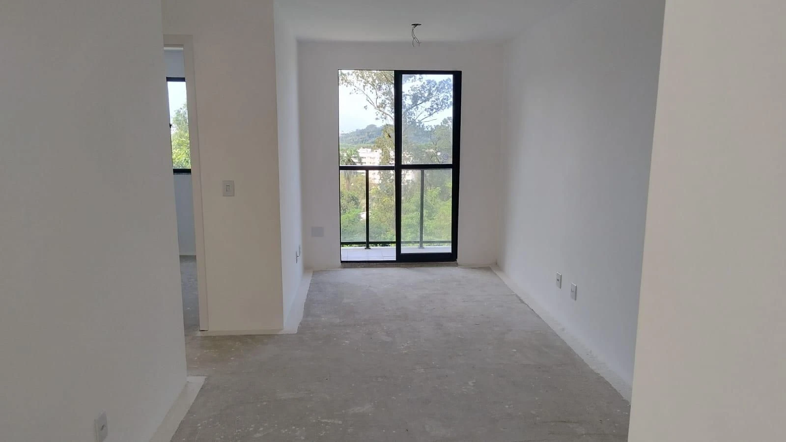 2-bedroom apartment with 1 bathroom and no parking — photo 18