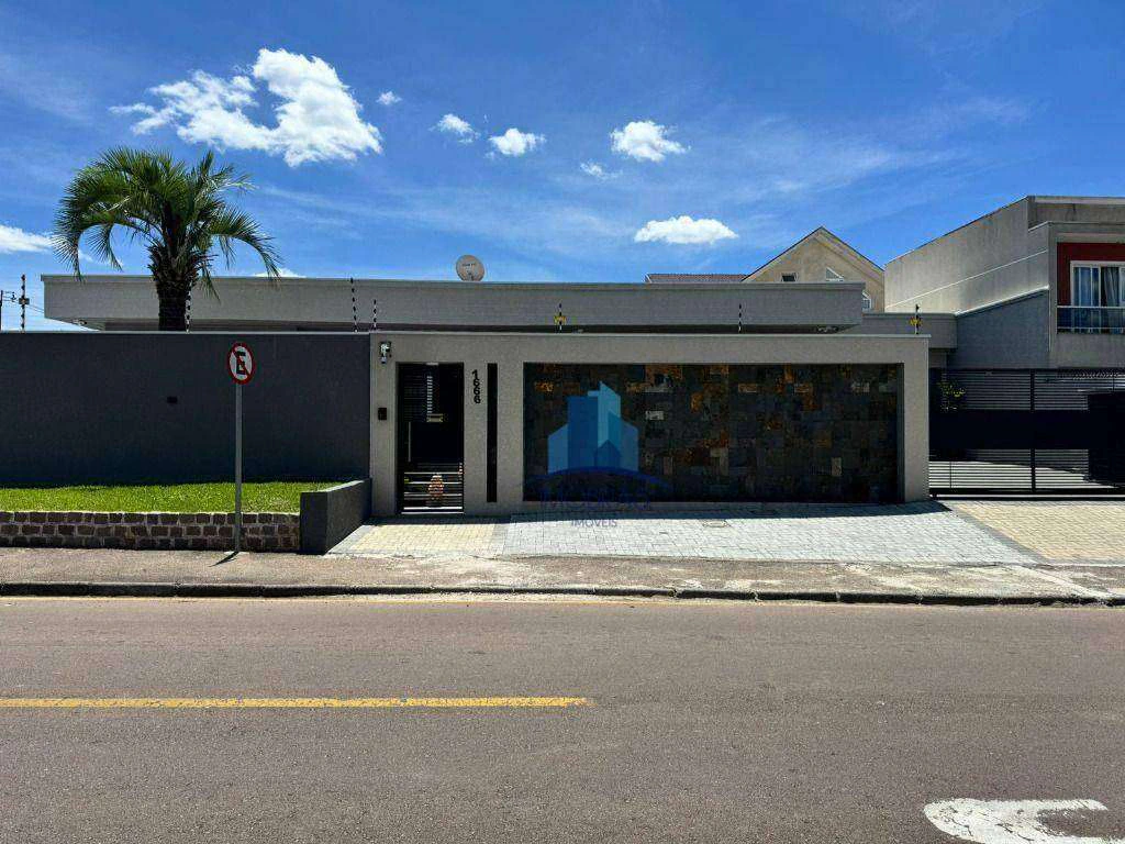 Single-story house with 4 bedrooms and 430 m²