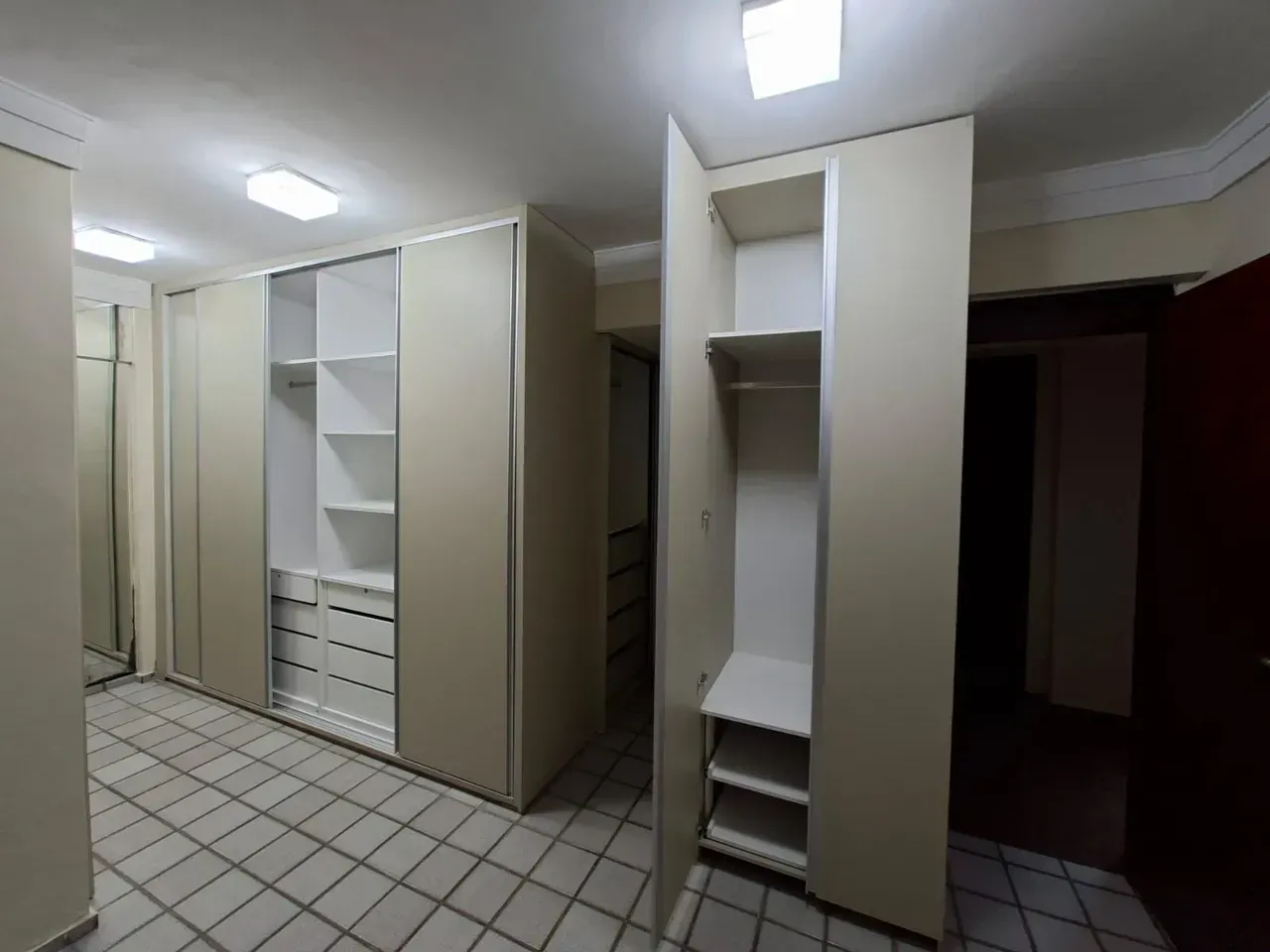 Квартира з 4 спальнями та 3 люкс-ванними, 160 м² — photo 24